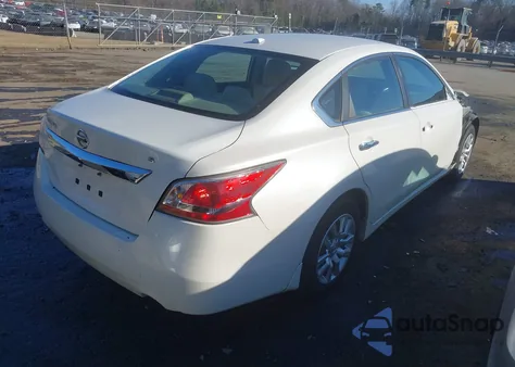 2015 Nissan Altima 2.5 S z USA, uszkodzony, nr VIN 1N4AL3AP9FC279096